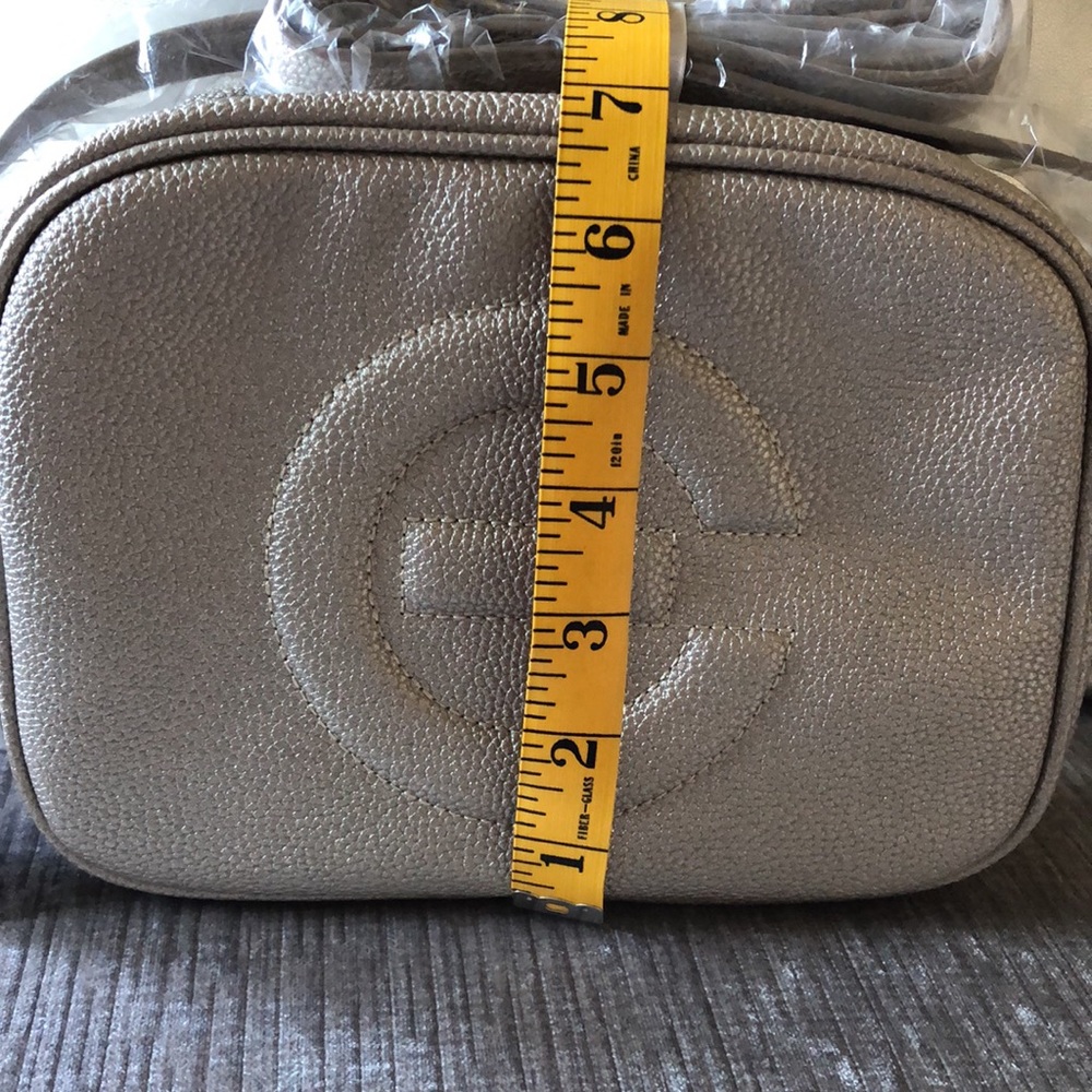 Elizabeth Grant Metallic Crossbody Bag in Gold - Picture 9 of 10
